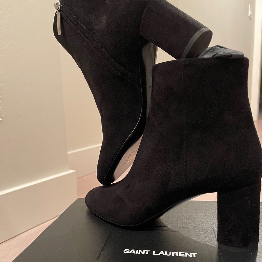 BNWT Saint Laurent (YSL) suede booties/ankle boots